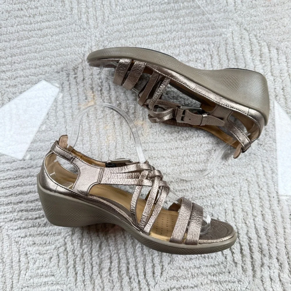 Ecco these wedge